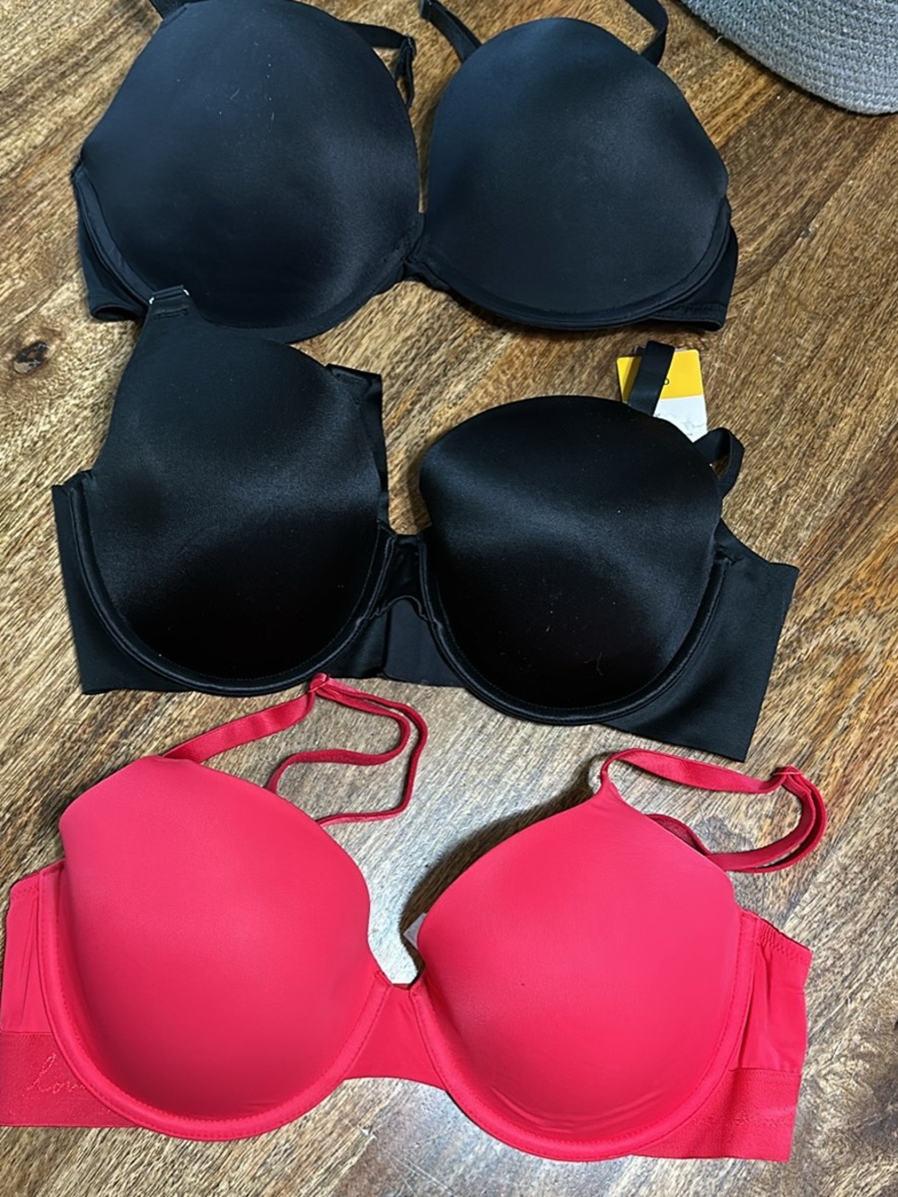PINK Victoria's Secret 3-Pack Push-Up Bras — Black & Red